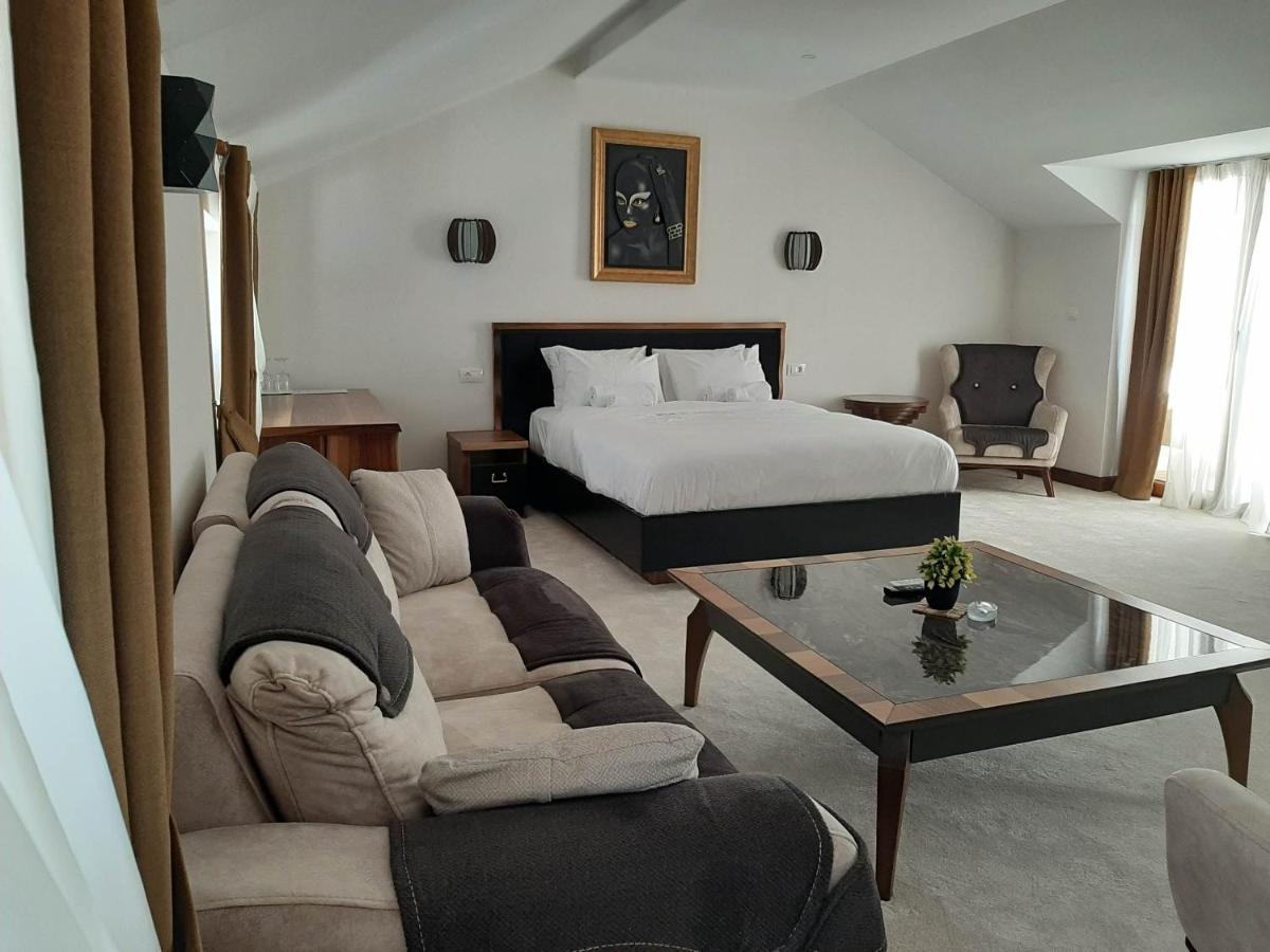 Waikiki Apartments Tivat Eksteriør billede
