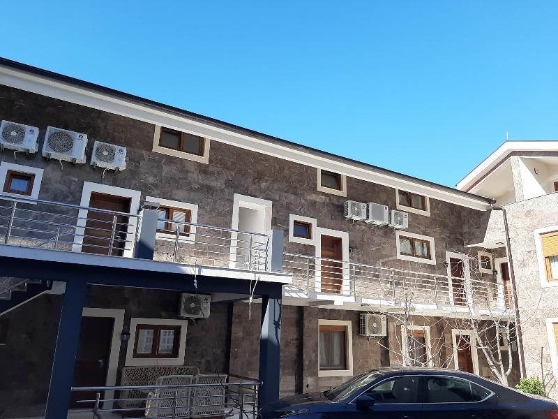 Waikiki Apartments Tivat Eksteriør billede